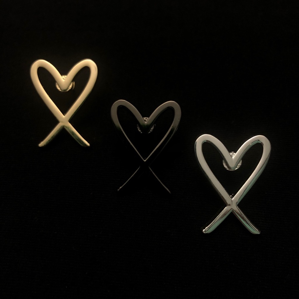 Ten Stacks Black Heart Enamel Lapel Pin - Picture 4 of 6